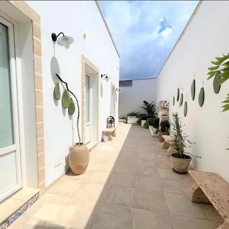 アパート La Fermata Del Bus ウジェント