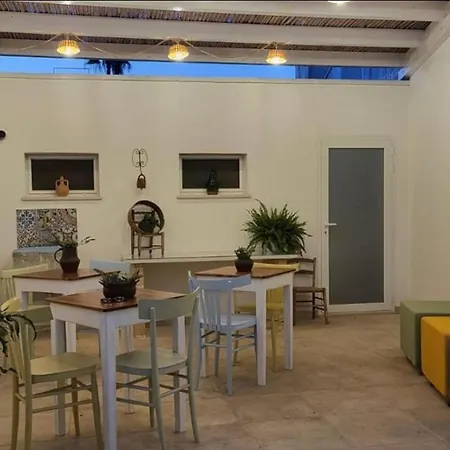 アパート La Fermata Del Bus ウジェント